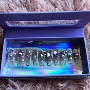 Bedazzled press on nails